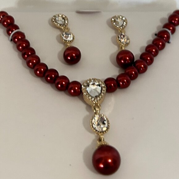 *** NEW *** Necklace and Stud Earrings Set - Picture 2 of 3